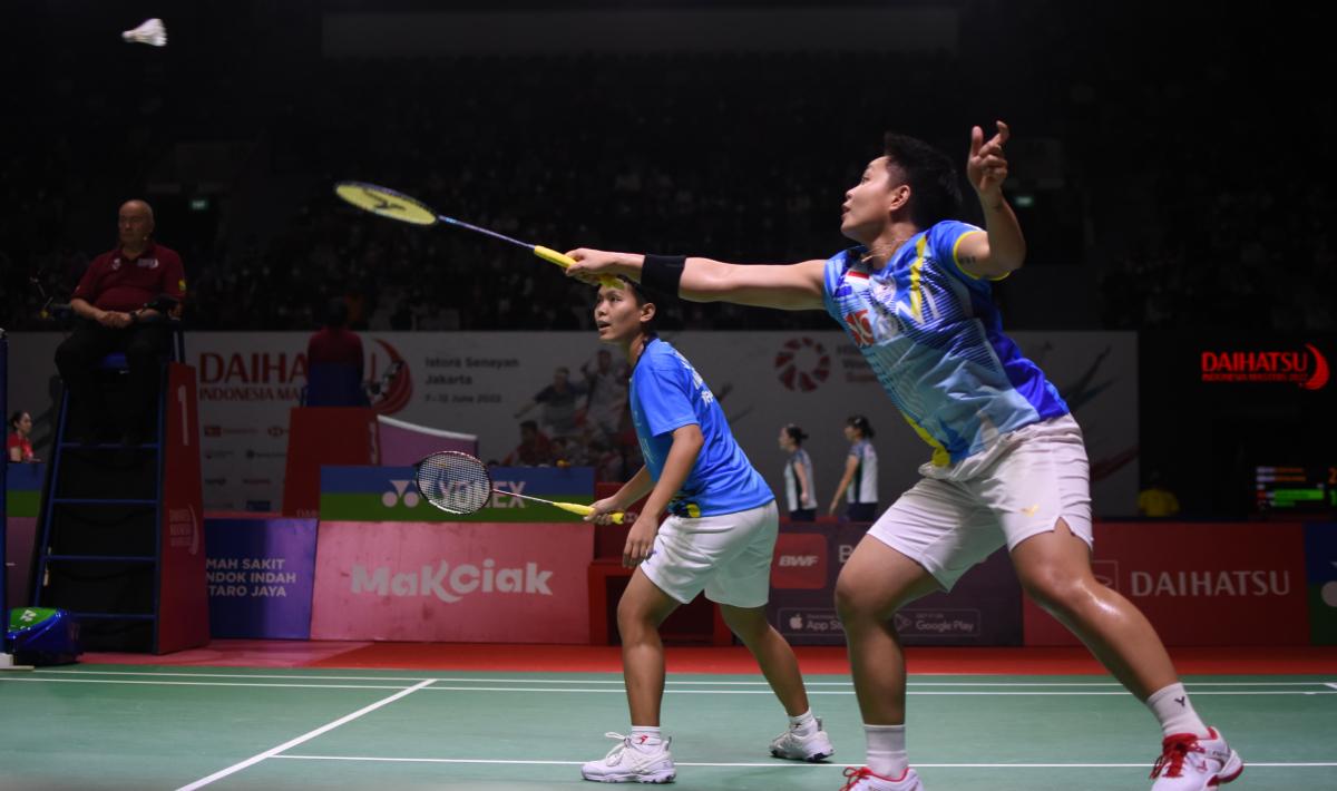 Pasangan ganda putri Indonesia, Apriyani Rahayu/Siti Fadia berhasil melewati hadangan pertama Indonesia Masters 2022 usai kalahkan Debora Jille/Cheryl Seinen.