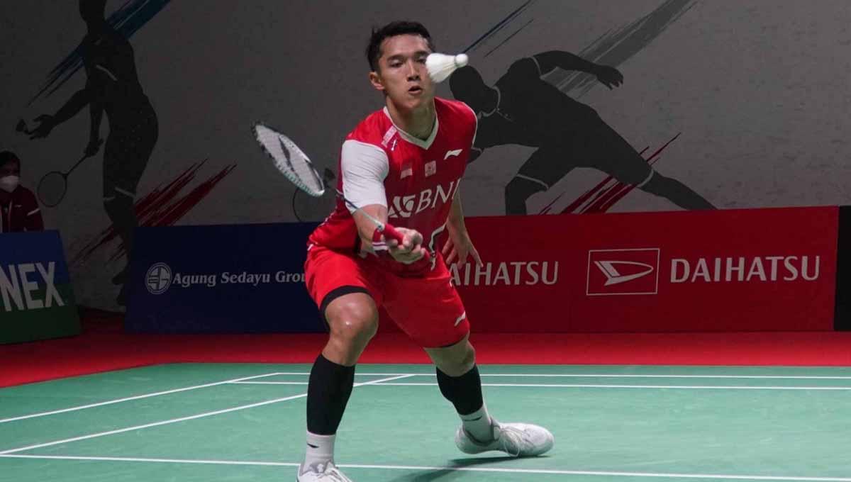 Shania Junianatha atau Shanju eks JKT48 memberikan reaksinya usai Jonatan Christie merasa mendapatkan perlakuan tak adil dari wasit di Malaysia Masters 2022.
