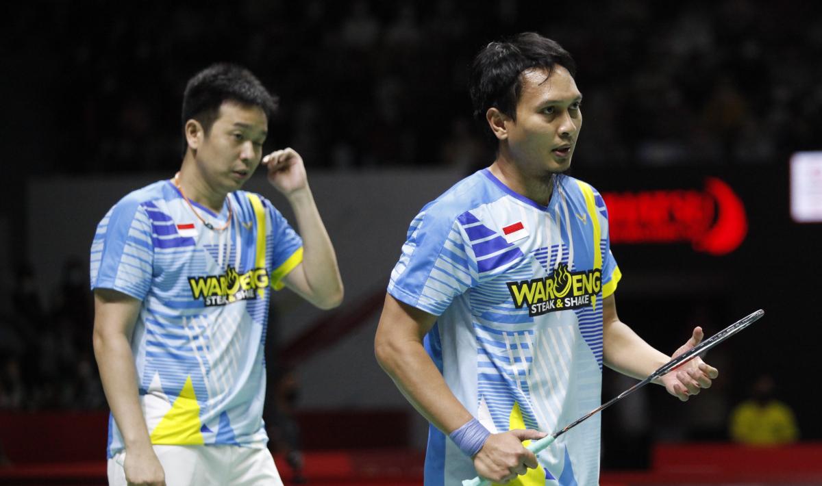 Pernah menjadi rival bebuyutan, Li Junhui mengirimkan pesan menyentuh untuk Mohammad Ahsan usai berlaga di China Badminton Super League 2023. - INDOSPORT