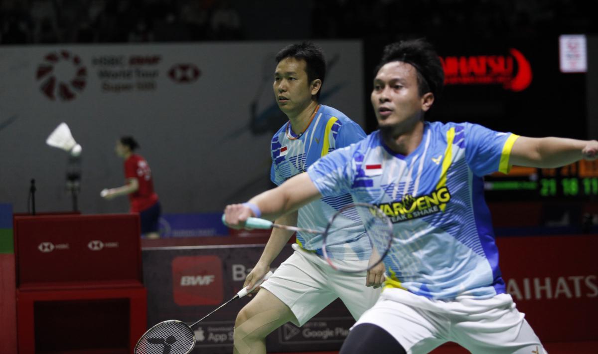 Ganda Indonesia, Mohamad Ahsan/Hendra Setiawan berhasil melaju ke babak kedua Indonesia Master 2022 usai mengalahkan pasangan Denmark, Jeppe Bay/Lasse Molhede 21-12 dan 21-19 di Istora Senayan, Selasa (07/06/22).
