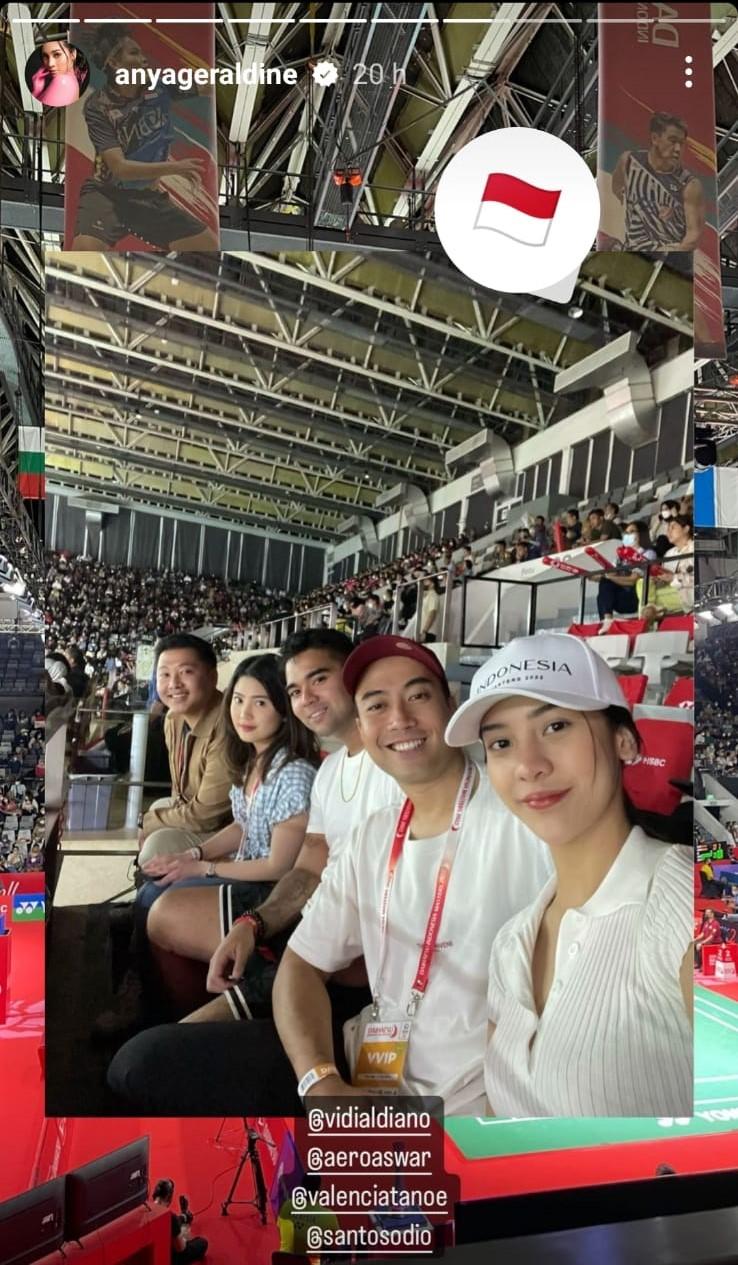 Anya Geraldine, Vidi Aldiano, Aer Aswar, dan Valencia Tanoesoedibjo mendukung Marcus Gideon/Kevin Sanjaya di Indonesia Masters 2022. Copyright: Instagram @anyageraldine