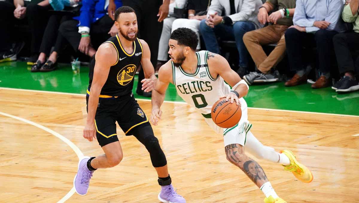 Laga pertandingan antara Boston Celtics-Golden State Warriors di NBA. Foto: Reuters/David Butler II