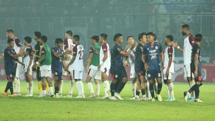 Bintang Arema FC, Dendi Santoso, kecewa berat dengan kekalahan Arema FC dari PSM Makassar di laga pertama Piala Presiden 2022.(Ian Setiawan/INDOSPORT) - INDOSPORT