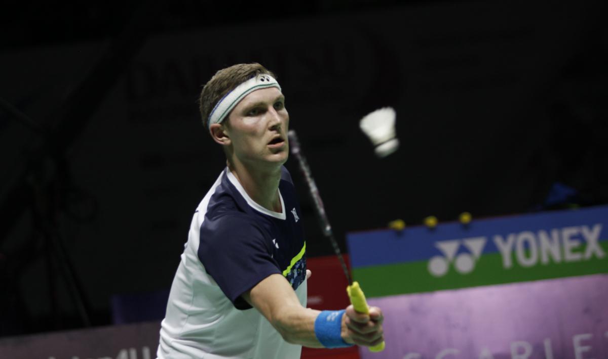 Terdapat kisruh di BWF Player of the Year 2023 yang mana Viktor Axelsen protes namanya typo atau salah tulis.