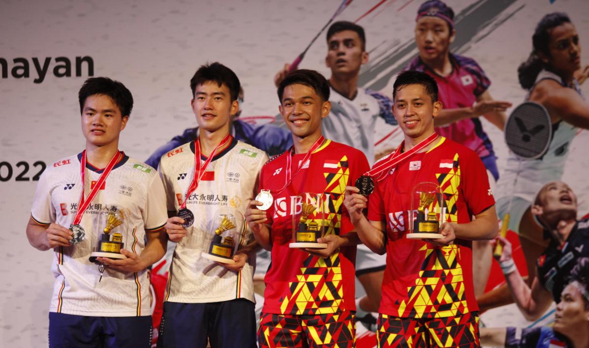 Pasangan ganda putra China, Liang Wei Keng/Wang Chang (kanan), menuai popularitas tinggi saat mengikuti Indonesia Masters 2023. - INDOSPORT