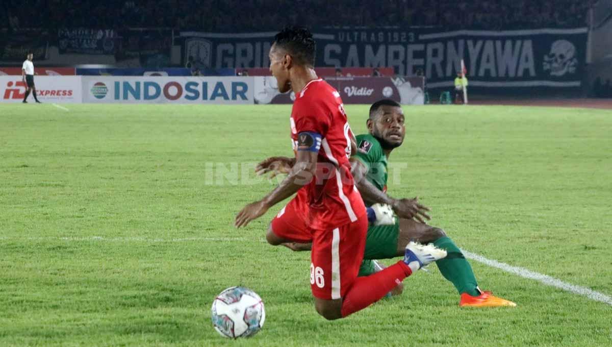 Bek Persis Solo, Muhammad Abduh Lestaluhu, mengakui kesalahan yang dilakukannya hingga PSM Makassar hampir menang pada lanjutan Liga 1. - INDOSPORT