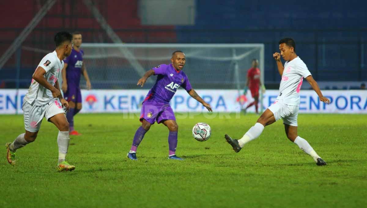 Feri Pahabol jadi motor serangan Persik. Foto: Ian Setiawan/Indosport.com