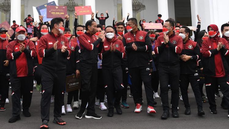 Derrick Michael Xzavierro sedang tidak fit dalam acara penghargaan dari Presiden Jokowi untuk timnas basket Indonesia pasca sukses mereka di SEA Games 2021. Foto: Lukas/Biro Pers Sekretariat Pres