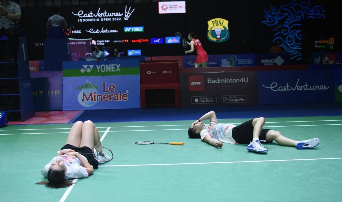 Pasangan Malaysia, Goh Soon Huat/Lai Shevon Jemie mengalahkan pasangan Thailand, Dechapol Puavaranukroh/Sapsiree Taerattanachai pada babak pertama Indonesia Open 2022 di Istora Senayan, Selasa (14/06/22).