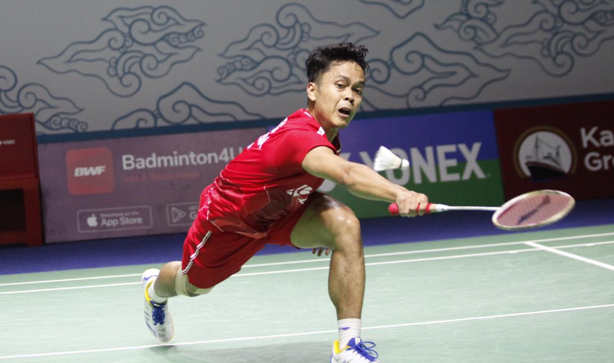 Tunggal Indonesia, Anthony Ginting mengalahkan rekan senegaranya Tommy Sugiarto pada babak pertama Indonesia Open 2022 di Istora Senayan, Selasa (14/06/22). - INDOSPORT