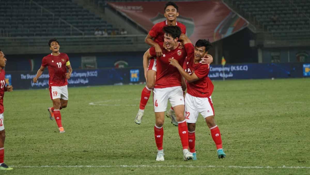 Berikut ini adalah tiga faktor yang membuat Timnas Indonesia bisa mencetak sejarah untuk pertama kalinya lolos dari fase grup Piala Asia. - INDOSPORT