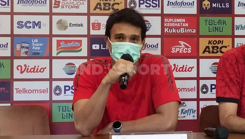 Penjaga gawang Bali United Muhammad Ridho saat konferensi pers di Graha Persib, Jalan Sulanjana, Kota Bandung, Rabu (15/06/22), jelang lawan Bhayangkara FC. Foto: Arif Rahman/Indosport.com