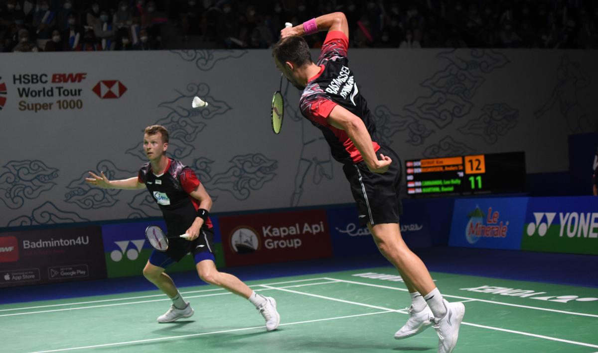 Ada aksi selebrasi ‘cinta cenat cenut’ Kim Astrup/Anders Skaarup Rasmussen seusai hajar Leo Rolly Carnando/Daniel Marthin di final Hong Kong Open 2023.