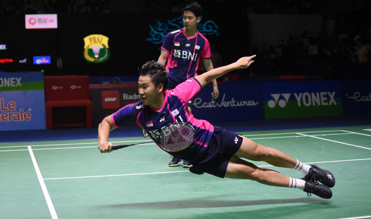 Ganda putra no. 1 dunia, Kevin Sanjaya/Marcus Gideon, yang masih absen dari Tur Dunia rupanya terciduk hadir di ajang bulutangkis nasional di Jawa Timur.