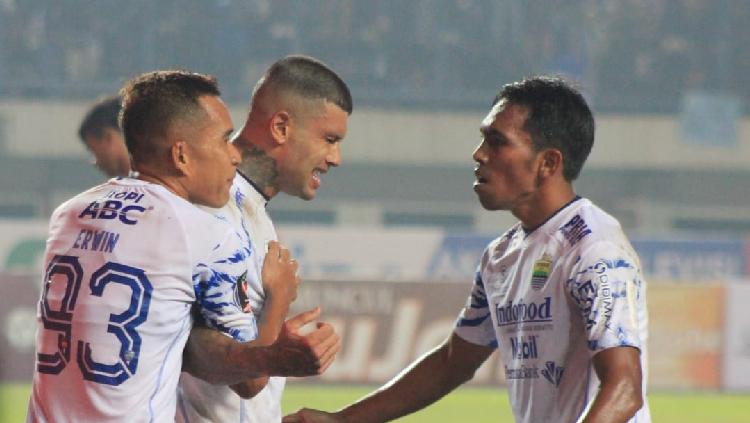 Selebrasi gol pemain Persib, Ciro Alves ke gawang Persebaya.