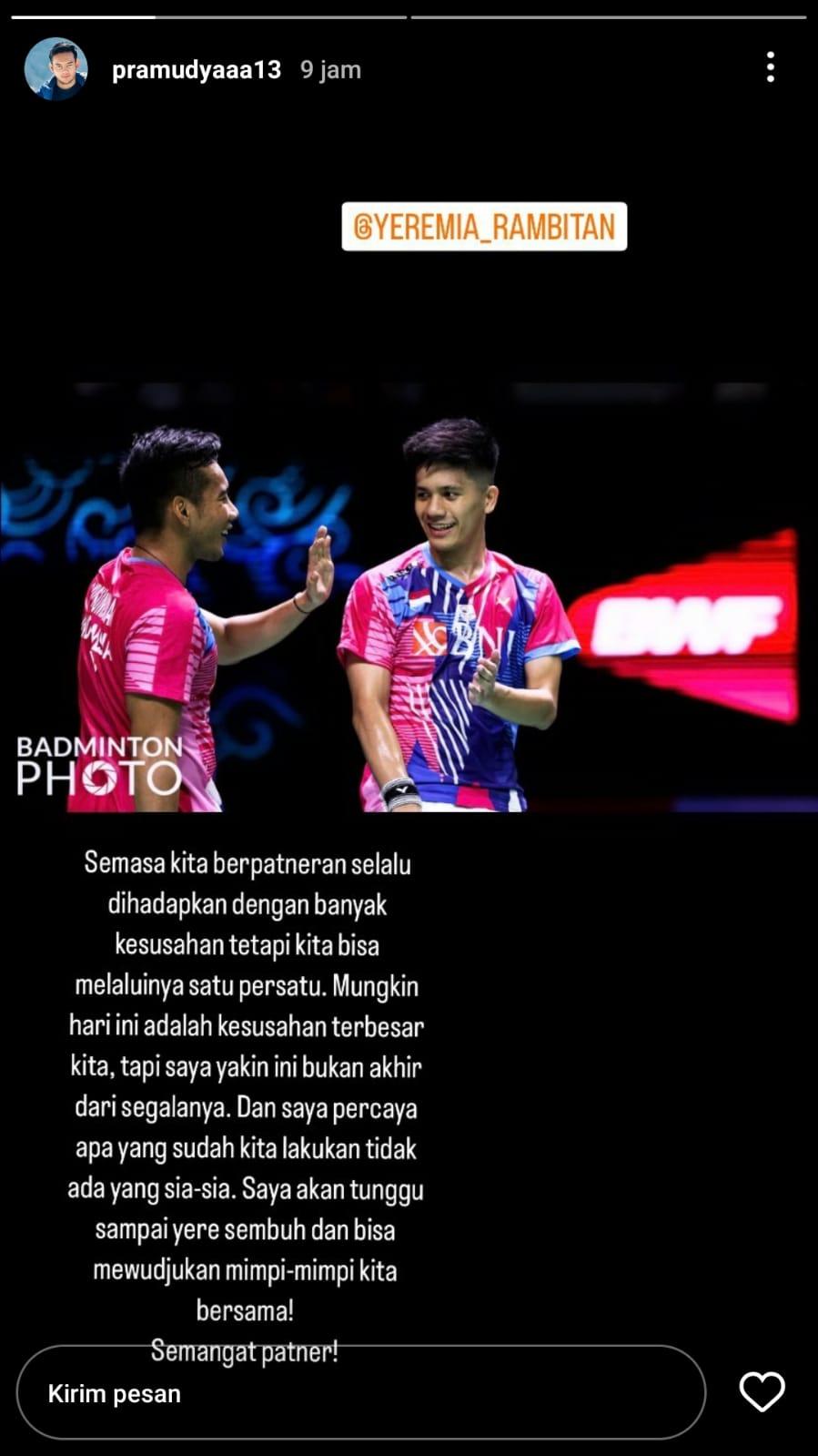 Pramudya Kusumawardana memberikan kalimat menyentuh untuk Yeremia Rambitan yang cedera di Indonesia Open 2022 Copyright: Instagram Story @pramudyaaa13