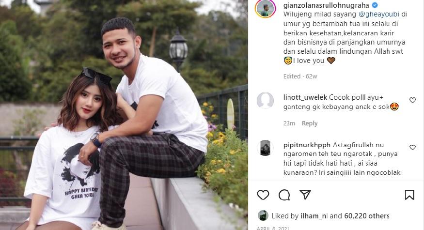 Sebuah doa dan kado romantis diberikan oleh pesepak bola Arema FC, Gian Zola Nasrulloh Nugraha, pada kekasihnya, Ghea Youbi, yang tumbang masuk rumah sakit.