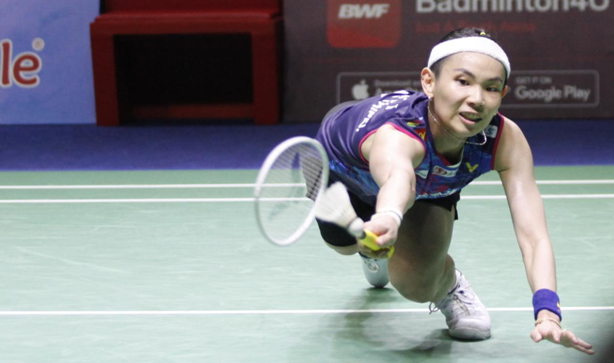Cedera dan kelelahan, ratu bulutangkis Chinese Taipei, Tai Tzu Ying, melepaskan keluh kesah usai keputusannya mundur di babak 16 besar Singapore Open 2022. - INDOSPORT
