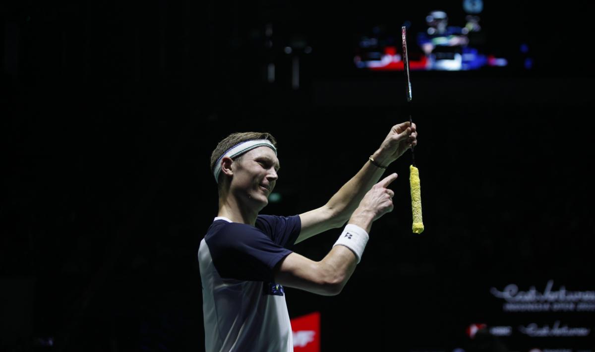 Viktor Axelsen diminta pencinta bulutangkis Indonesia agar lebih sering absen dan berlibur dari turnamen usai Chico Aura Dwi Wardoyo juarai Malaysia Masters 2022.