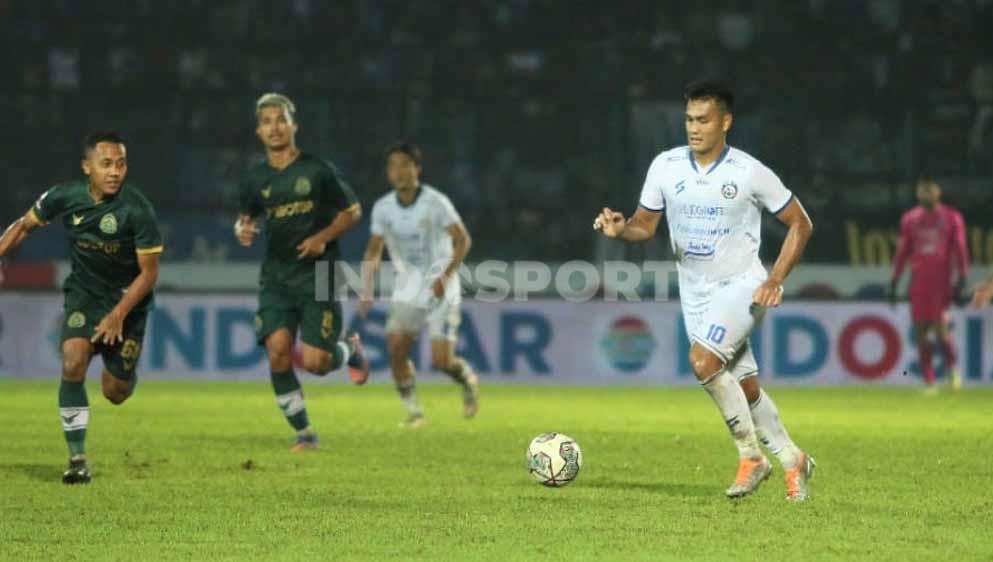 Pemain Arema FC, Muhammad Rafli tampil usai membela Timnas Indonesia.