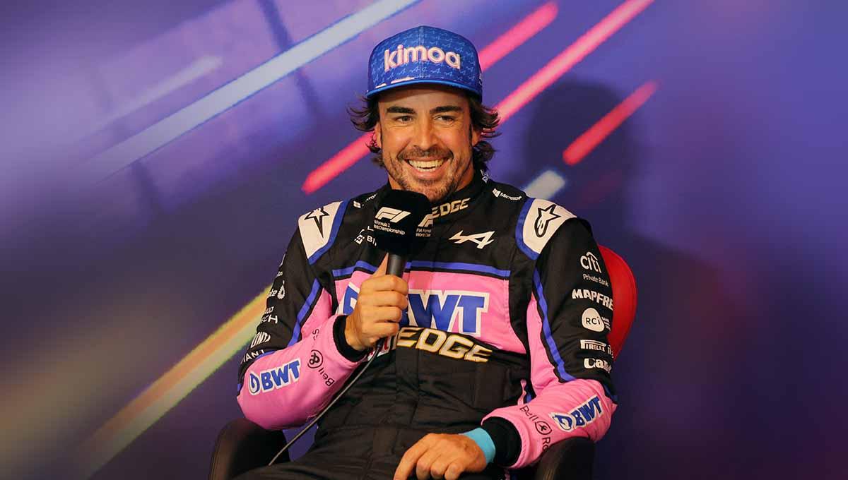 Berambisi incar gelar di F1 GP Azerbaijan, pembalap Aston Martin, Fernando Alonso, justru sedang ramai jadi sorotan lantaran rumor amaranya dengan Taylor Swift.