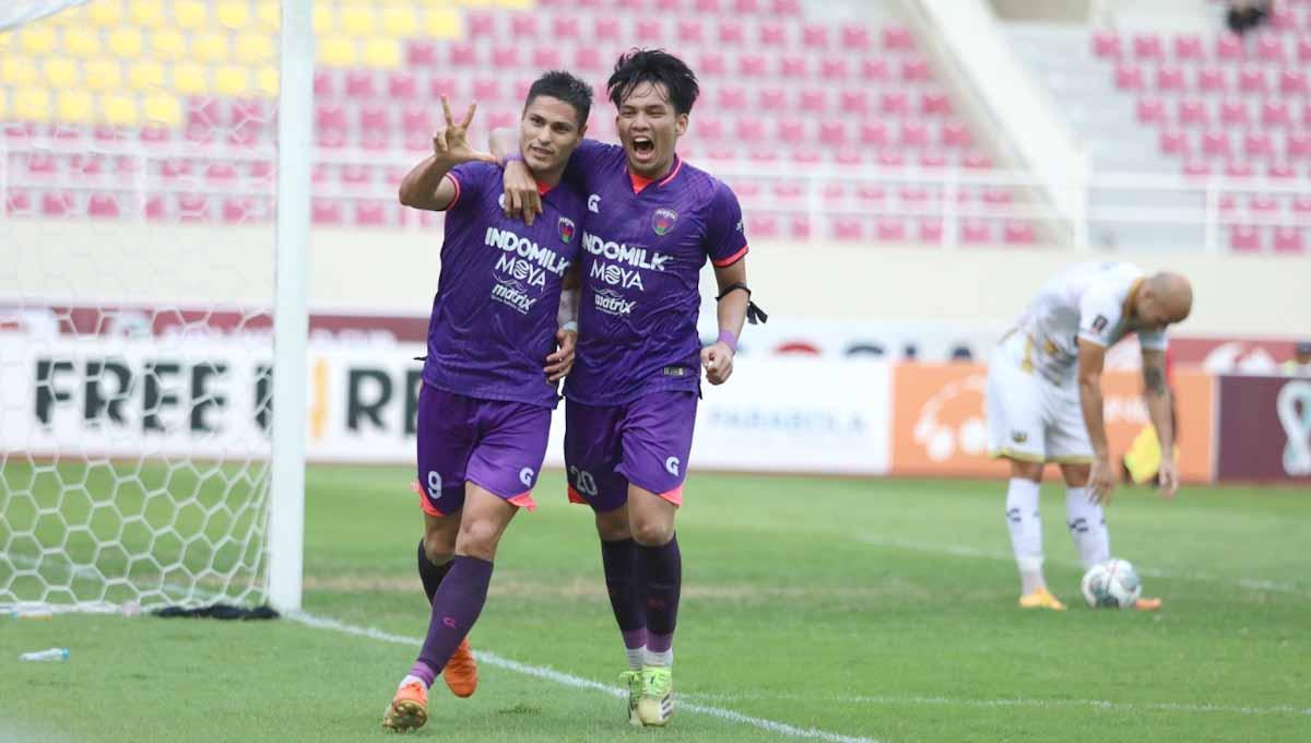 Selebrasi pemain Persita Tangerang usai mencetak gol ke gawang Dewa United FC di laga Piala Presiden. Foto: pialapresiden