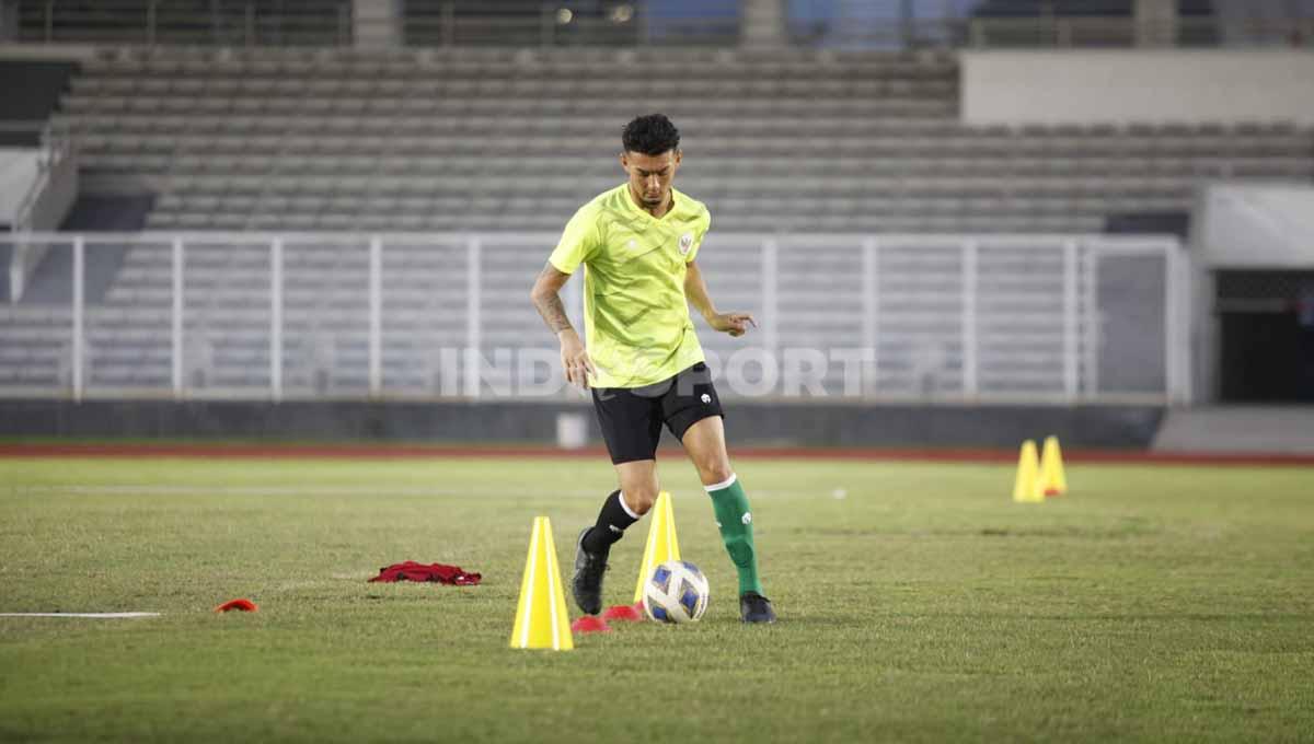 Pemain keturunan, Kai Boham saat mengikuti latihan Timnas Indonesia U-19 di Stadion Madya, Senayan, Selasa (21/06/22).