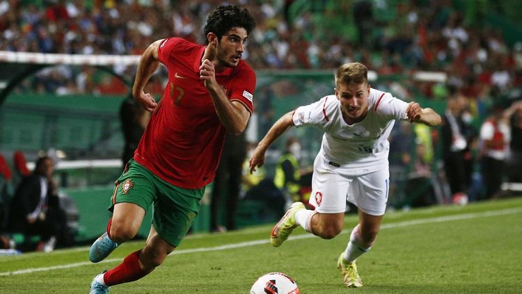AS Roma membidik Goncalo Guedes dari Valencia. Berikut 3 pemain yang akan jadi korban jika bintang Portugal penerus Cristiano Ronaldo itu benar-benar datang. (Reuters/Pedro Nunes)