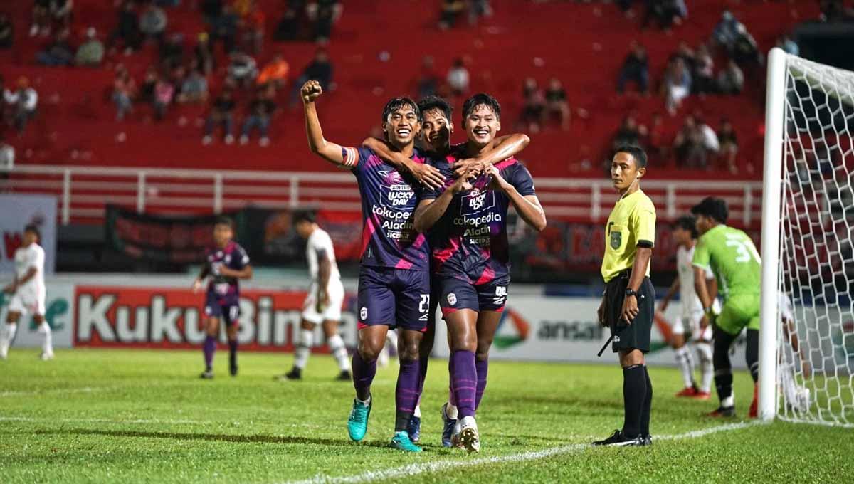 Selebrasi pemain Rans Nusantara merayakan gol ke gawang Persija Jakarta. Foto: pialapresiden.id - INDOSPORT
