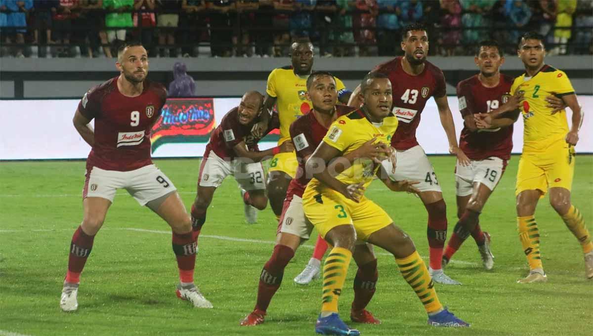 Pertandingan Bali United melawan Kedah Darul Aman dalam pembuka Piala AFC grup G di Stadion Kapten I Wayan Dipta, Gianyar, Jumat (24/6/22). Foto: Nofik Lukman Hakim/INDOSPORT