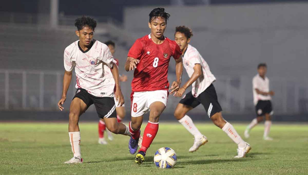Laga uji coba antara Timnas Indonesia U-19 vs Persija Jakarta. Foto: PSSI