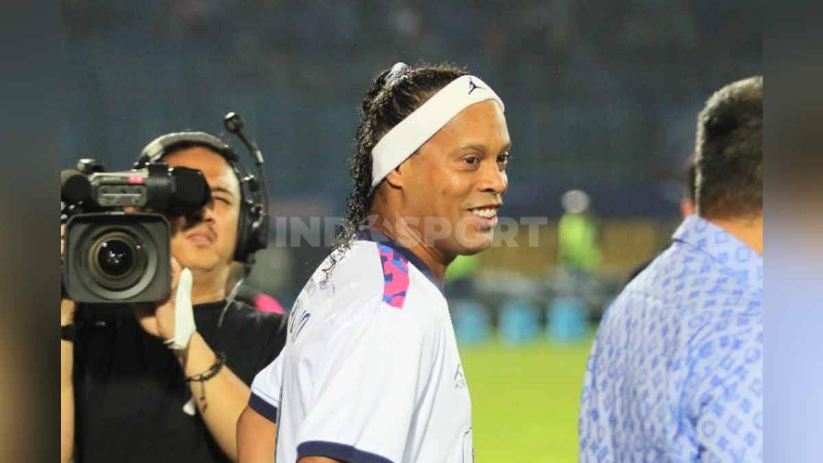 Legenda sepakbola asal Brasil Ronaldinho. Foto: Ian Setiawan/INDOSPORT