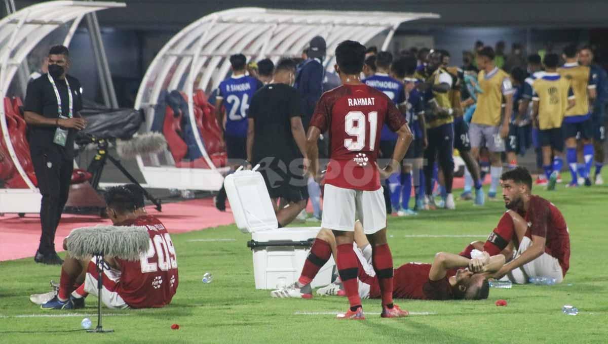 Indosport - Ekspresi para pemain Bali United usai dikalahkan Visakha FC 2-5 dalam lanjutan Piala AFC 2022. Foto: Nofik Lukman Hakim/INDOSPORT