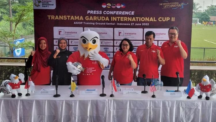 Suasana jumpa pers Transtama-Garuda International Cup 2 di ASIOP Training Ground, Senin (27/6/22). - INDOSPORT