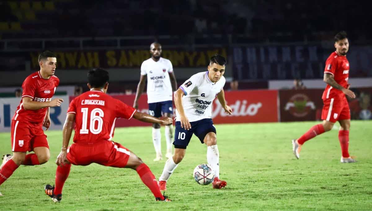 Aksi Ezequiel Vidal dalam pertandingan antara Persita Tangerang vs Persis Solo di laga Piala Presiden 2022. Foto: Persita Tangerang - INDOSPORT