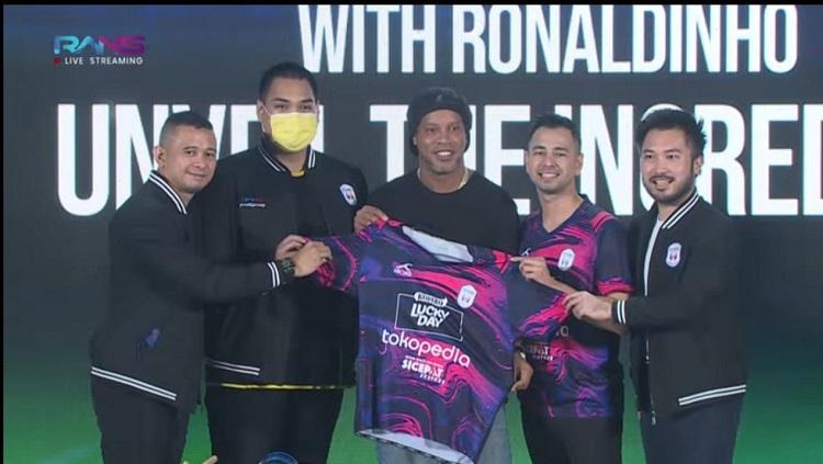 Acara peluncuran jersey terbaru Rans Nusantara FC.