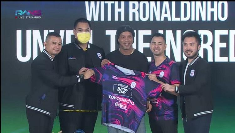 Acara peluncuran jersey terbaru Rans Nusantara FC. - INDOSPORT