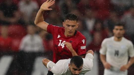 Kristjan Asllani, pemain Albania yang baru direkrut Inter Milan. Foto: REUTERS/Florion Goga.