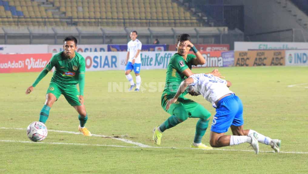 Babak 8 besar Piala Presiden 2022 Persib menghadapi PSS Sleman di Stadion Si Jalak Harupat, Kabupaten Bandung, Jumat (01/07/22). - INDOSPORT