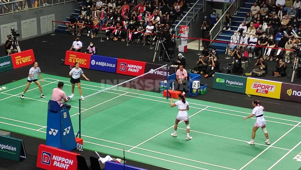 Suasana sengit pertandingan antara Anya Geraldine/Raisa vs Hesti/Erika Carlina di Tepok Bulu 2022.