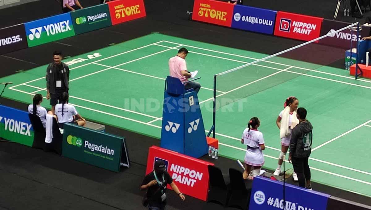 Pertandingan Tepok Bulu 2022 Anya Geraldine/Raisa vs Hesti/Erika Carlina.