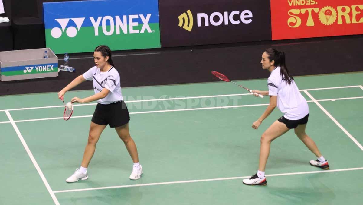 Pertandingan Tepok Bulu 2022 Anya Geraldine/Raisa vs Hesti/Erika Carlina.