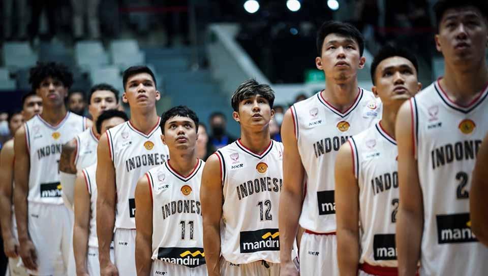 Timnas Basket Indonesia saat berhadapan dengan Arab Saudi. Foto: fiba.basketball