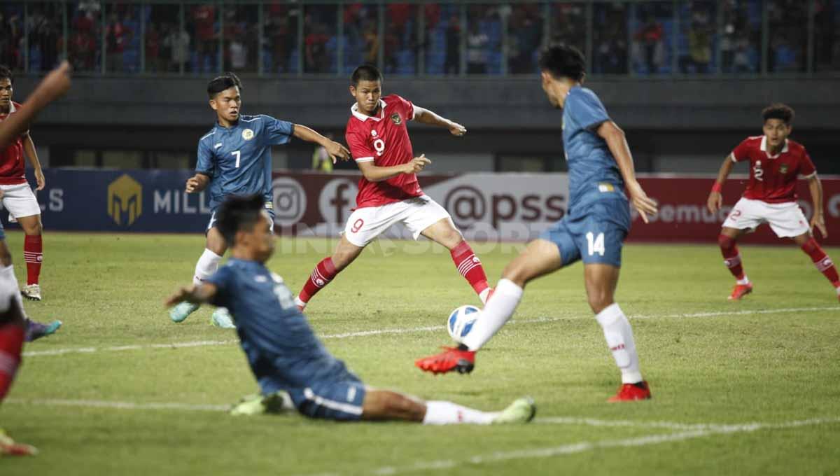 Gol pertama yang dicetak oleh Striker Timnas Indonesia U-19, Hokky Caraka ke gawang Brunai Darussalam pada laga kedua Piala AFF U-19 di Stadion Patriot, Senin (04/07/22).