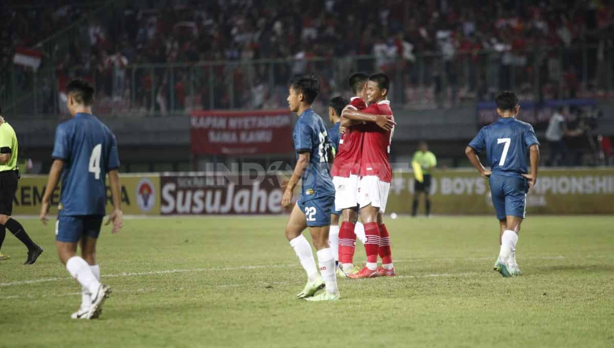 Selebrasi pemain Timnas Indonesia U-19 usai mencetak gol ke gawang Brunai Darussalam pada laga kedua Piala AFF U-19 di Stadion Patriot, Senin (04/07/22).