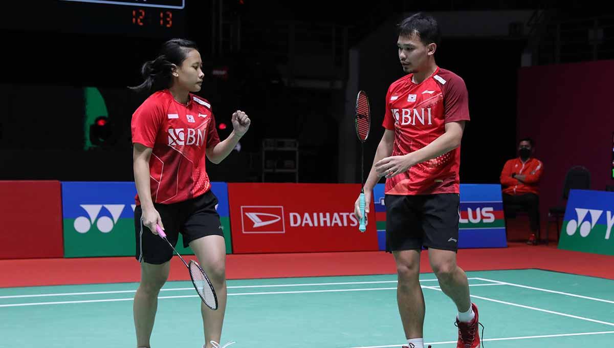 Pasangan ganda campuran Indonesia Rinov Rivaldy/Pitha Haningtyas Mentari di laga Malaysia Open 2022. Foto: PBSI - INDOSPORT