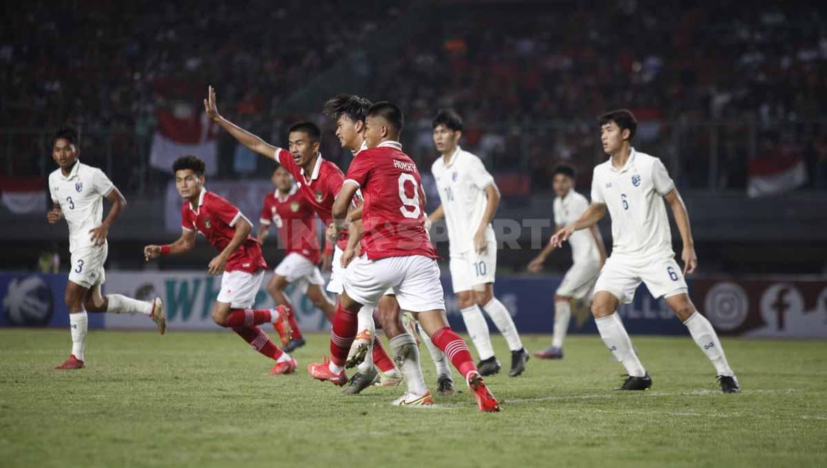 Pertandingan antara Timnas Indonesia U-19 vs Thailand U-19 Piala AFF U-19 di Stadion Patriot, Senin (06/07/22). - INDOSPORT