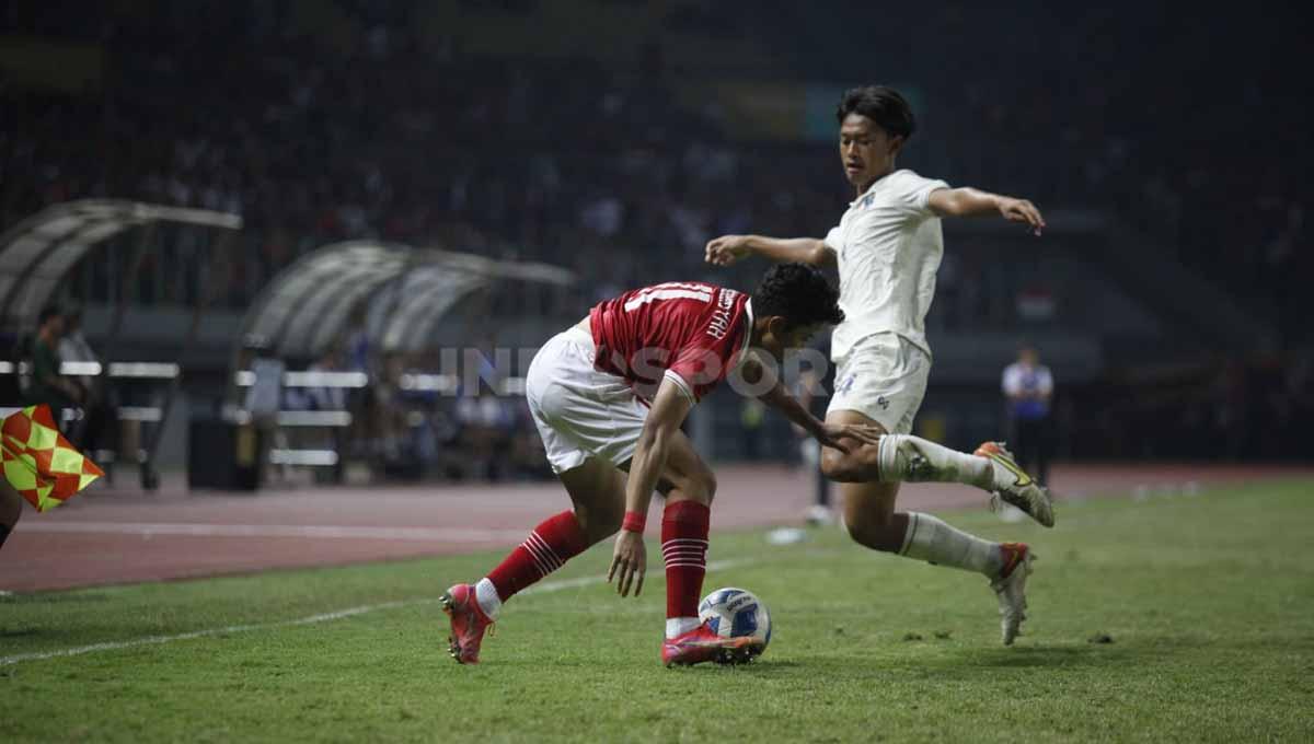 Indosport - Pertandingan antara Timnas Indonesia U-19 vs Thailand dalam penyisihan Grup A Piala AFF U-19 di Stadion Patriot, Rabu (06/07/22) malam WIB.