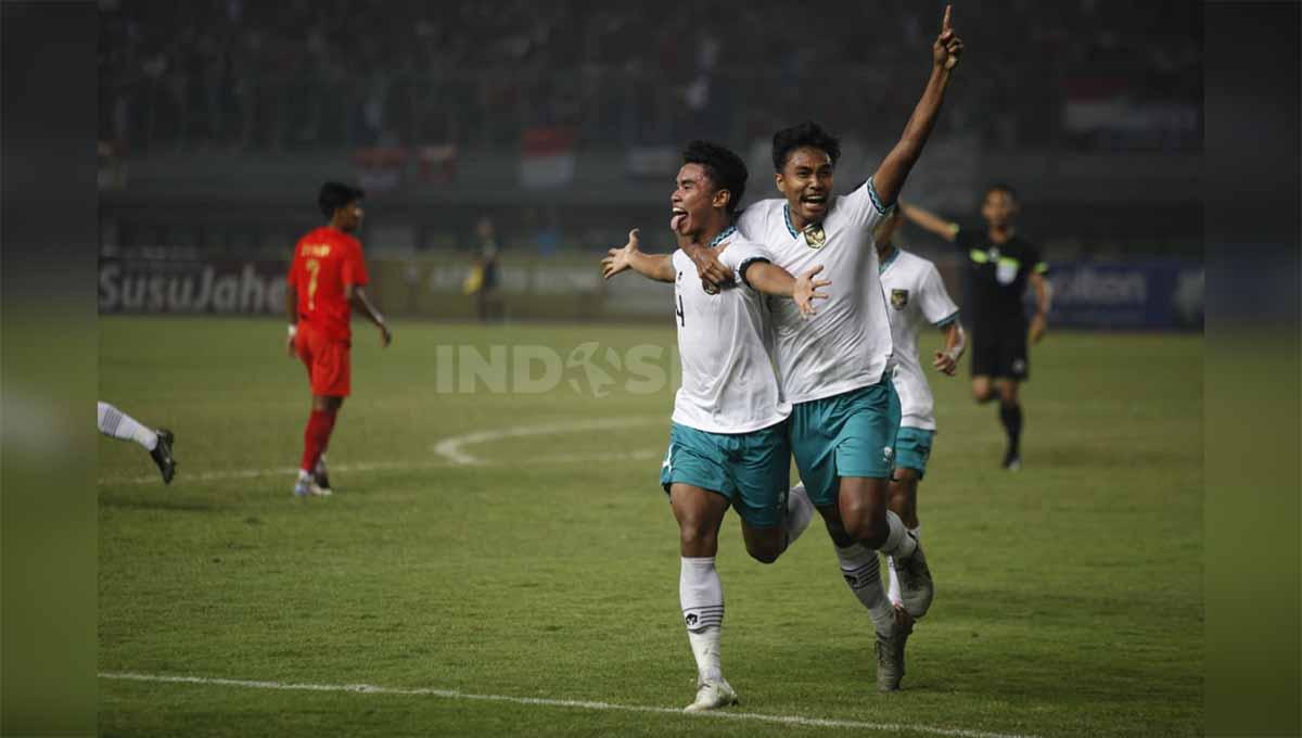 Selebrasi pemain Timnas Indonesia U-19 usai mencetak ke gawang Myanmar Piala AFF U-19 di Stadion Patriot, Minggu (10/07/22).