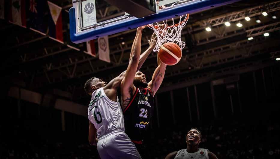 Timnas basket Indonesia terus mematangkan eksekusi tembakan tiga poin jelang menghadapi Yordania dalam laga kedua fase Grup A FIBA Asia Cup 2022. Foto: fiba.basketball